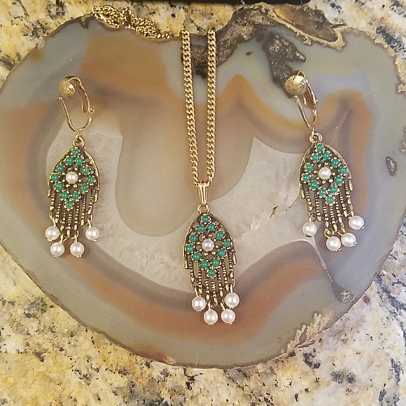 Vintage Jewelry - Vintage Sarah Coventry necklace & clip earrings GU